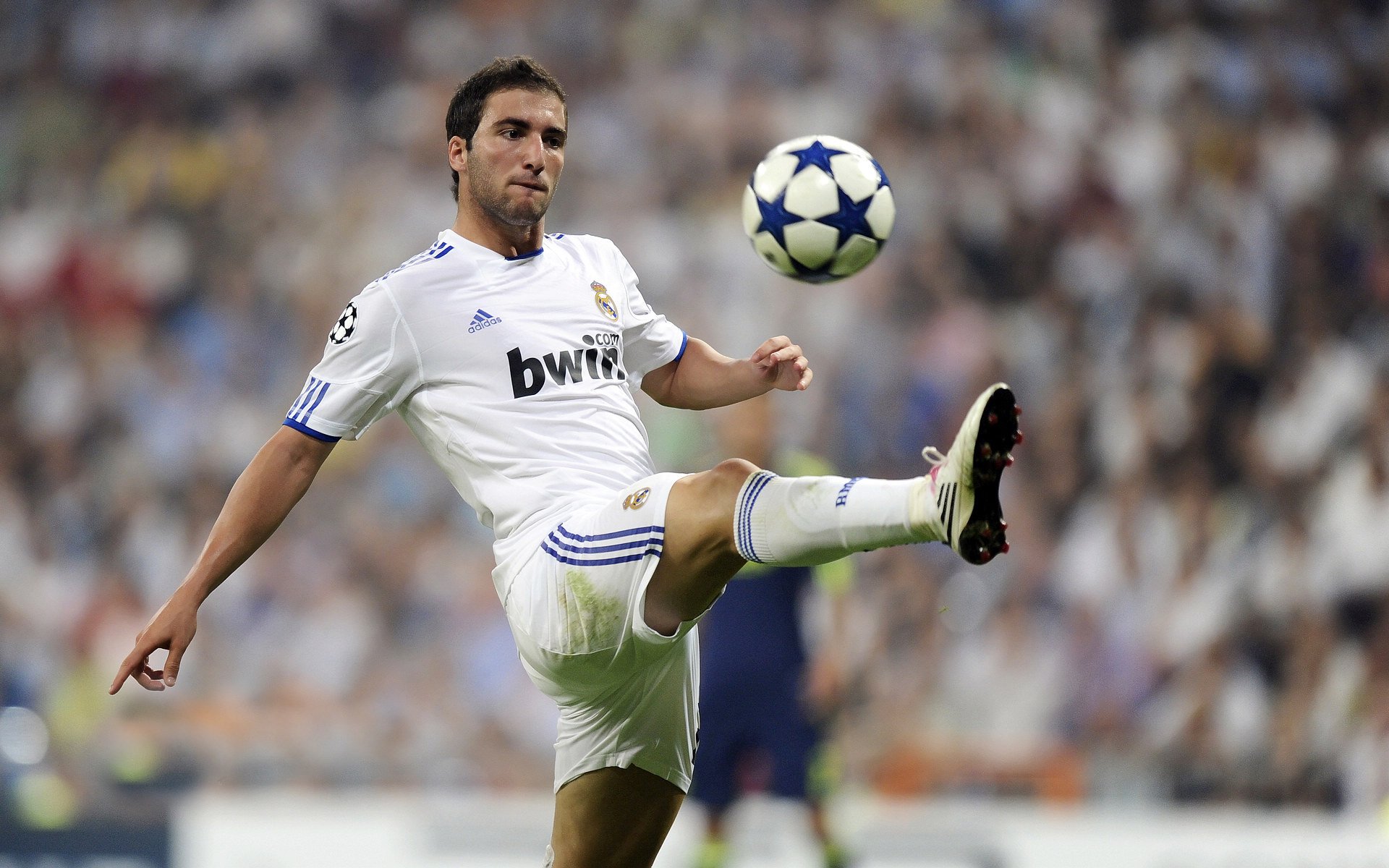 丁俊晖开球仪式上笑容满面,丁俊晖笑的那一场比赛