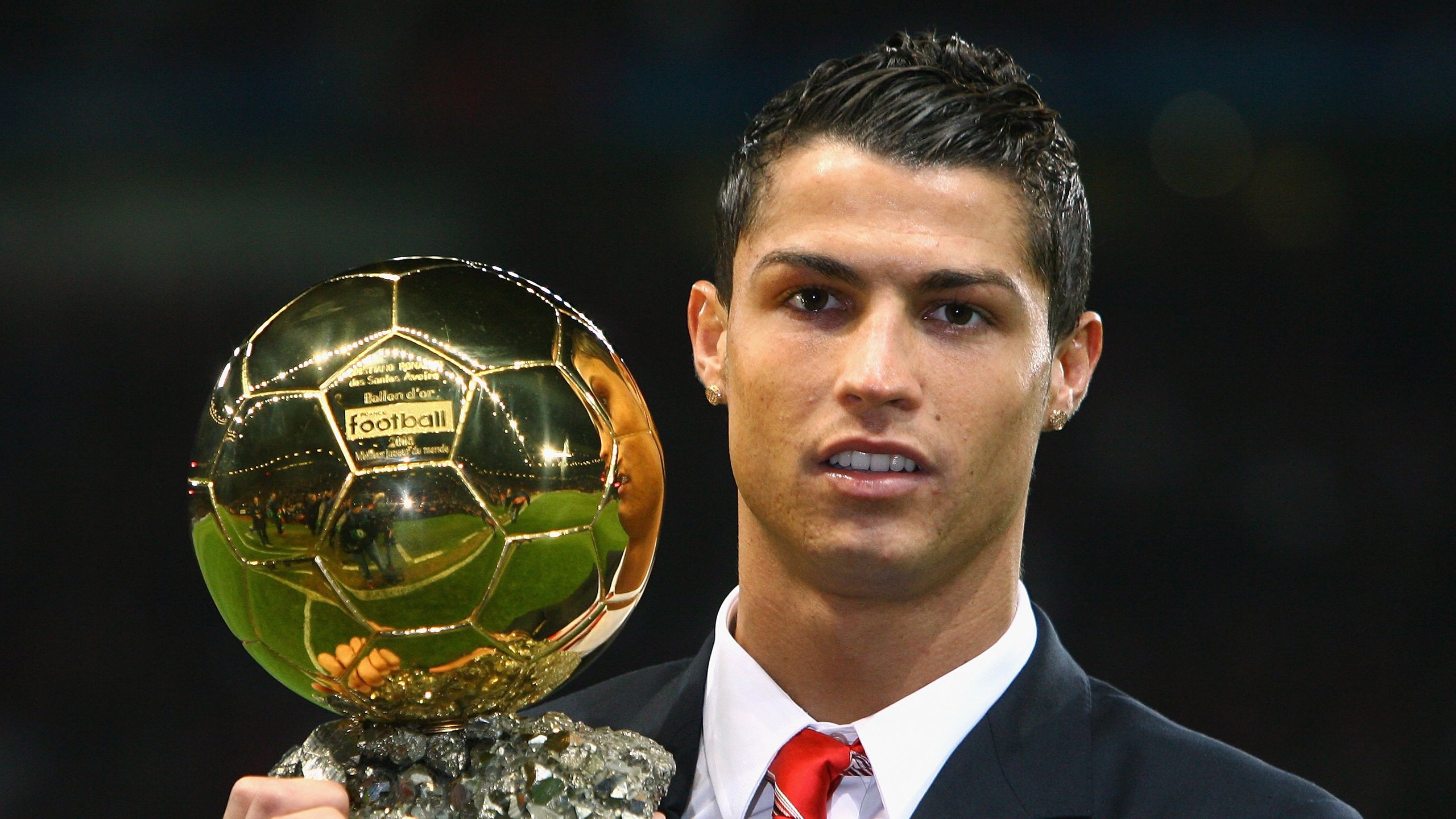 男子篮球注重球员个人技术提升促进全面发展，篮球运动员如何提高身体素质